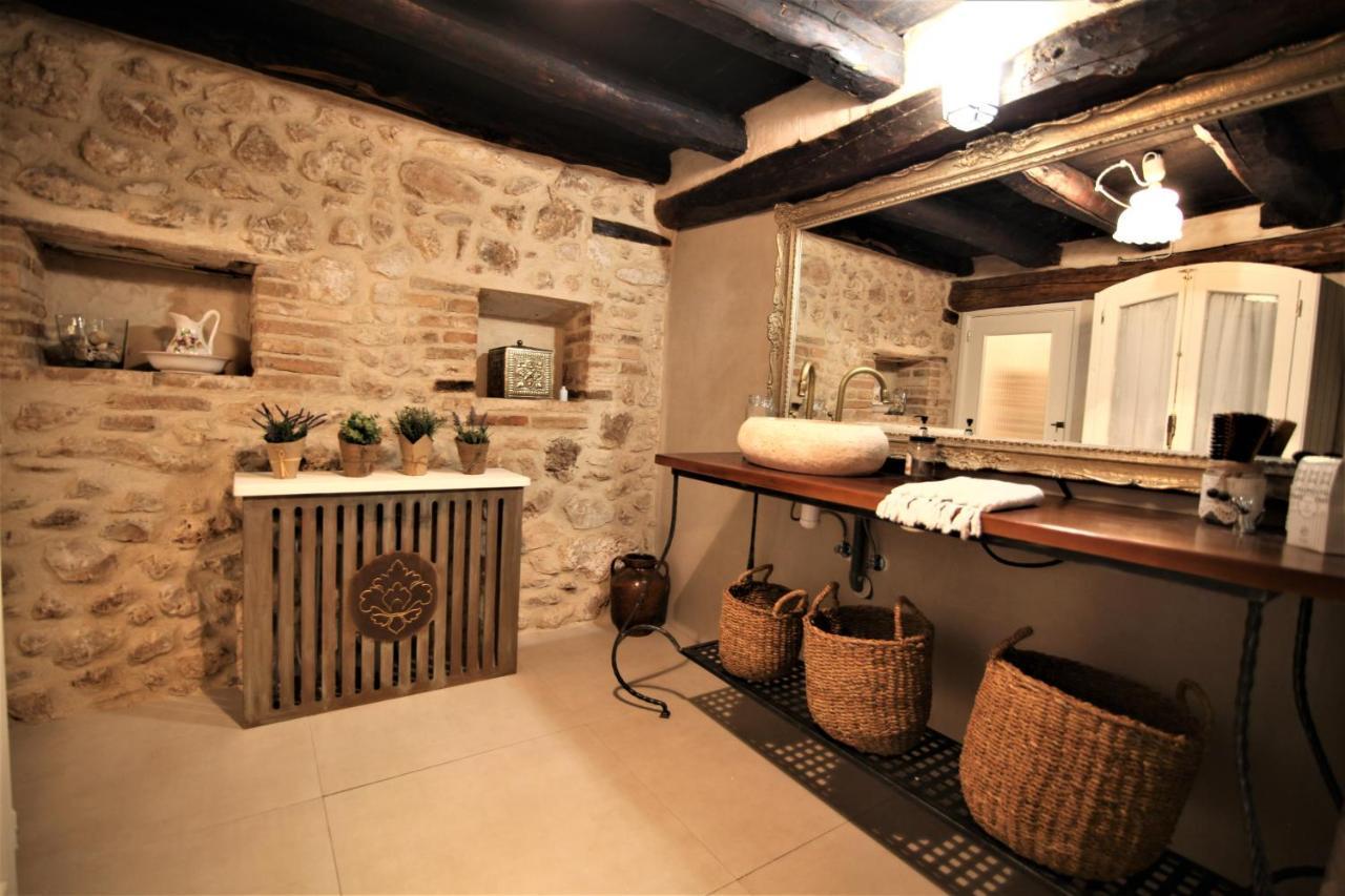 Wabisabi Townhouse Villa Montejo de la Vega de la Serrezuela Luaran gambar