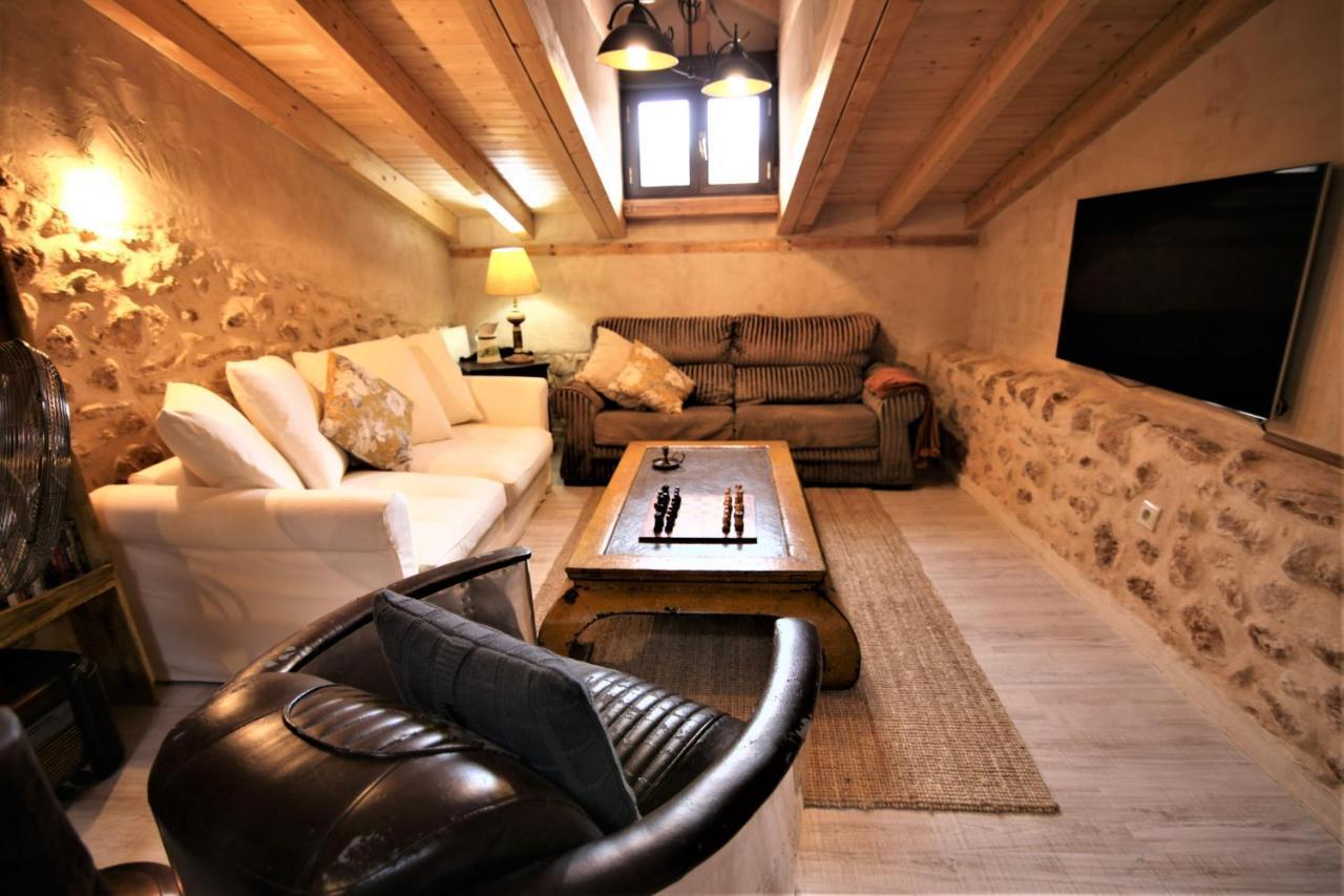 Wabisabi Townhouse Villa Montejo de la Vega de la Serrezuela Luaran gambar