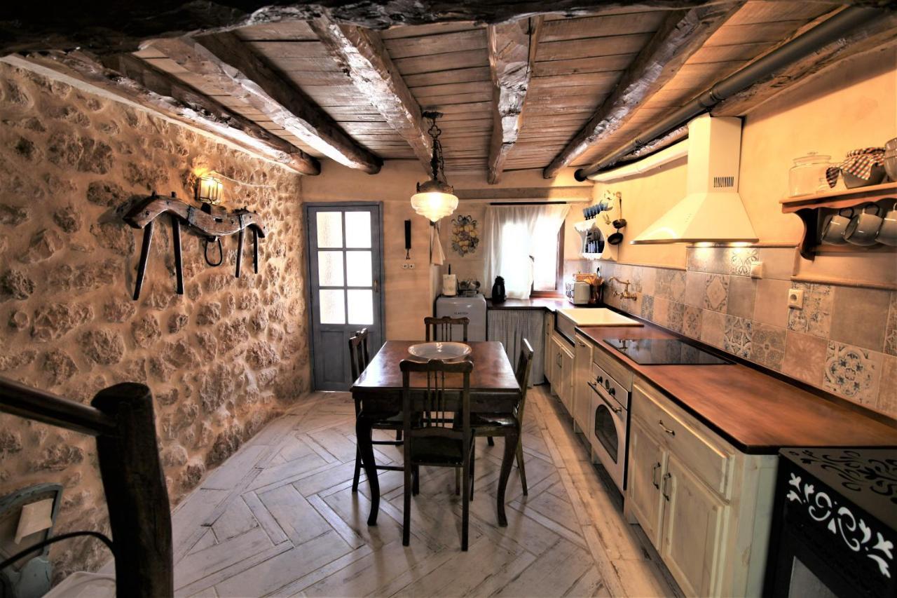 Wabisabi Townhouse Villa Montejo de la Vega de la Serrezuela Luaran gambar