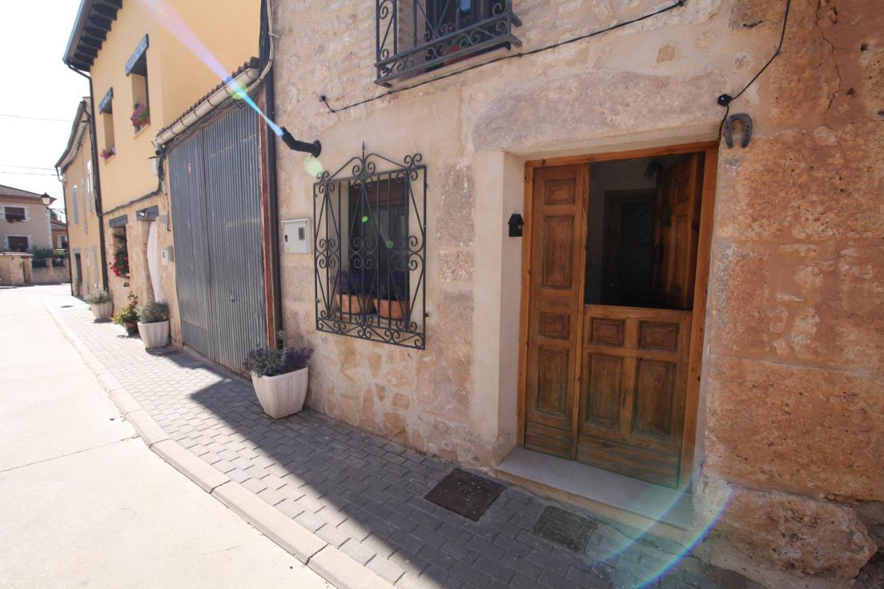 Wabisabi Townhouse Villa Montejo de la Vega de la Serrezuela Luaran gambar