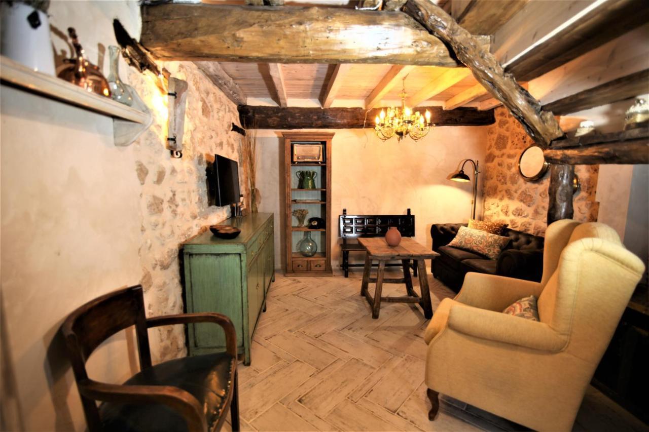 Wabisabi Townhouse Villa Montejo de la Vega de la Serrezuela Luaran gambar
